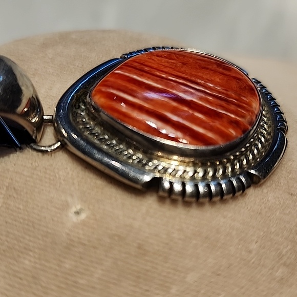 Jon Mc Cray Signed Spiney Oyster and sterling Pendant - Picture 4 of 10